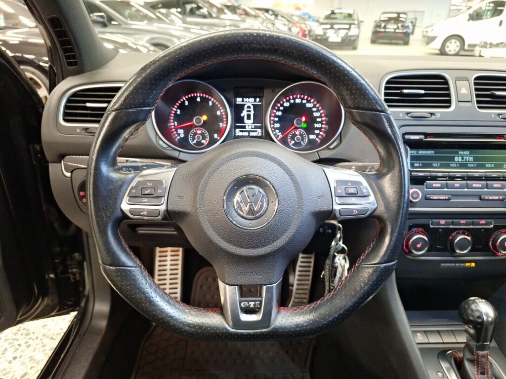 Volkswagen Golf 2013 Musta