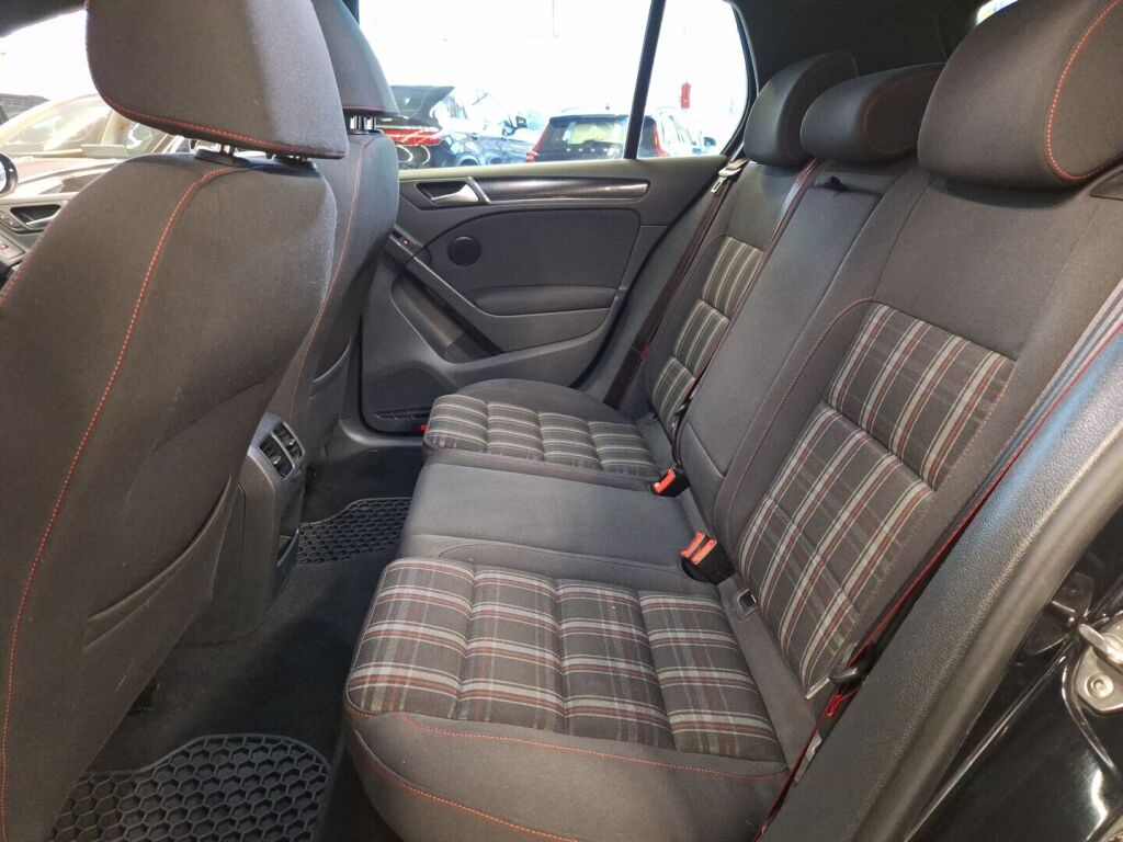 Volkswagen Golf 2013 Musta