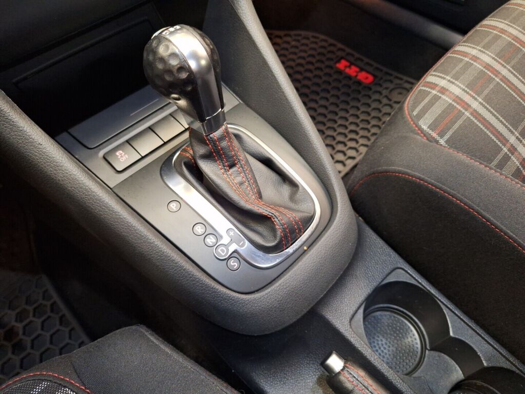 Volkswagen Golf 2013 Musta