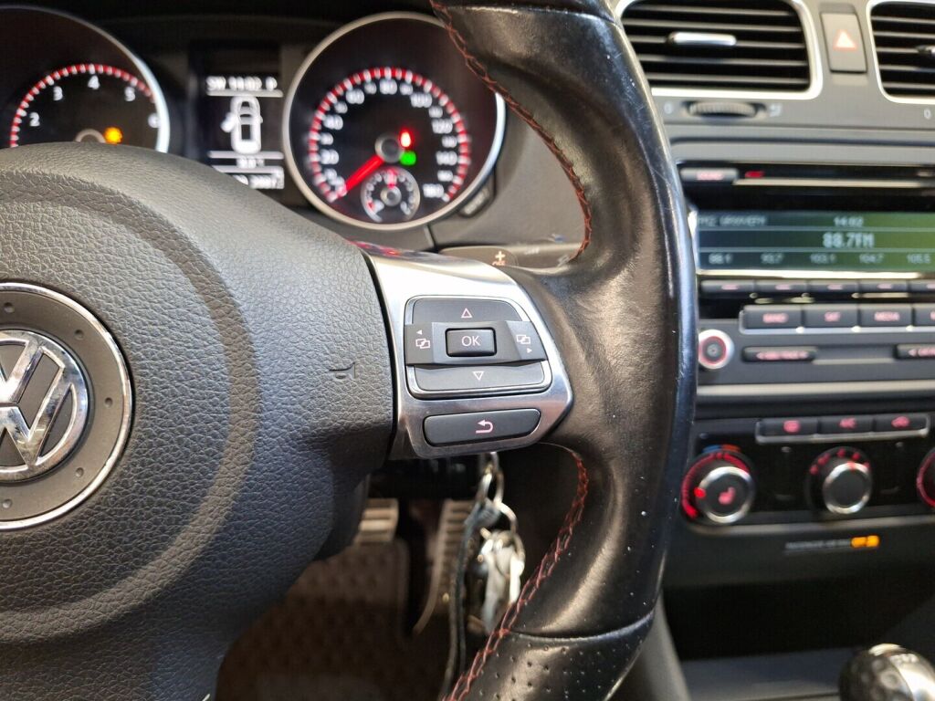 Volkswagen Golf 2013 Musta