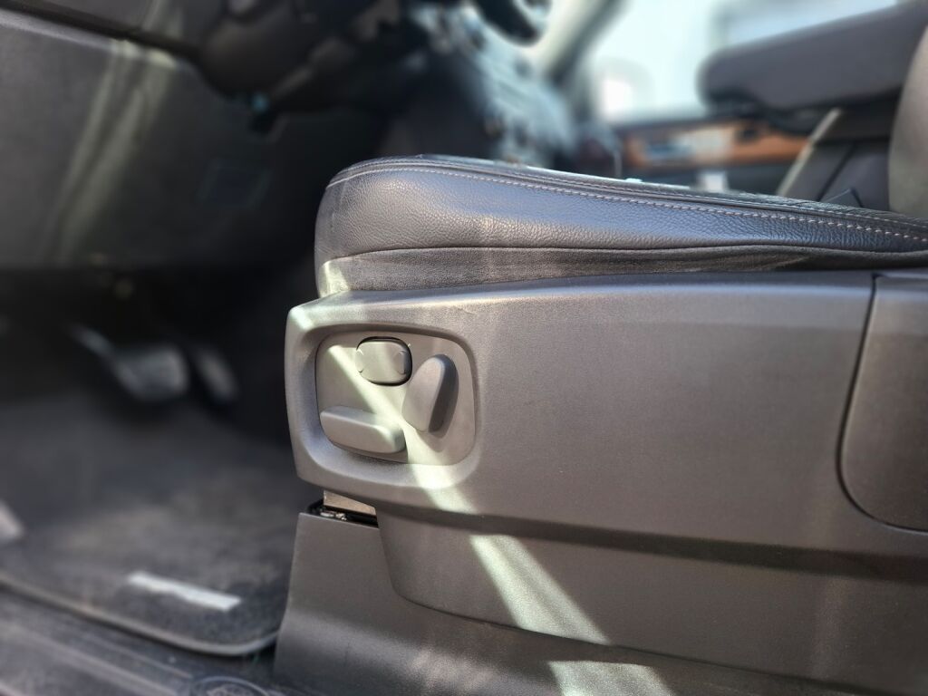 Land Rover Discovery 2010 Harmaa