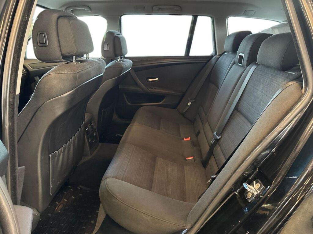 BMW 520 2009 Musta