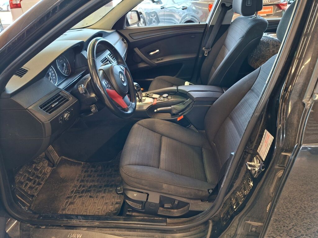BMW 520 2009 Musta