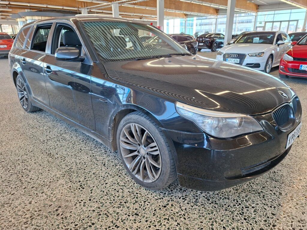 BMW 520 2009 Musta