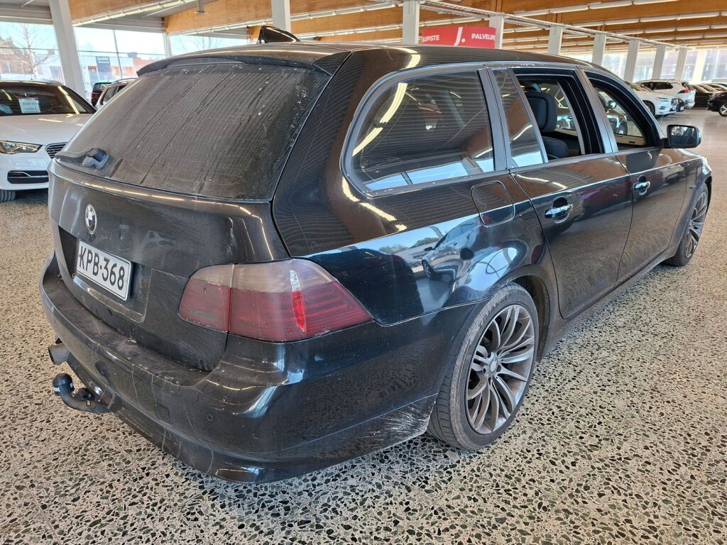 BMW 520 2009 Musta