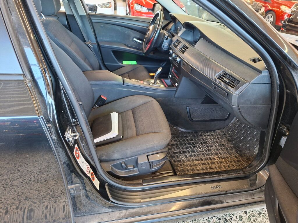 BMW 520 2009 Musta