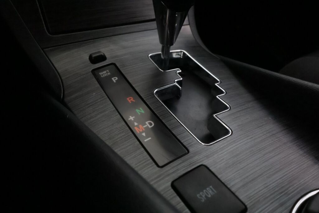 Toyota Avensis 2009 Harmaa