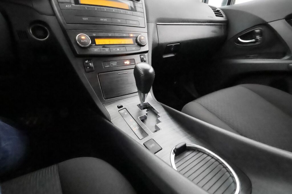 Toyota Avensis 2009 Harmaa