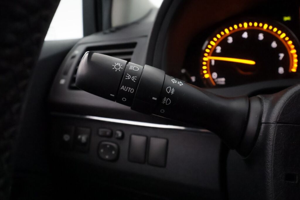 Toyota Avensis 2009 Harmaa