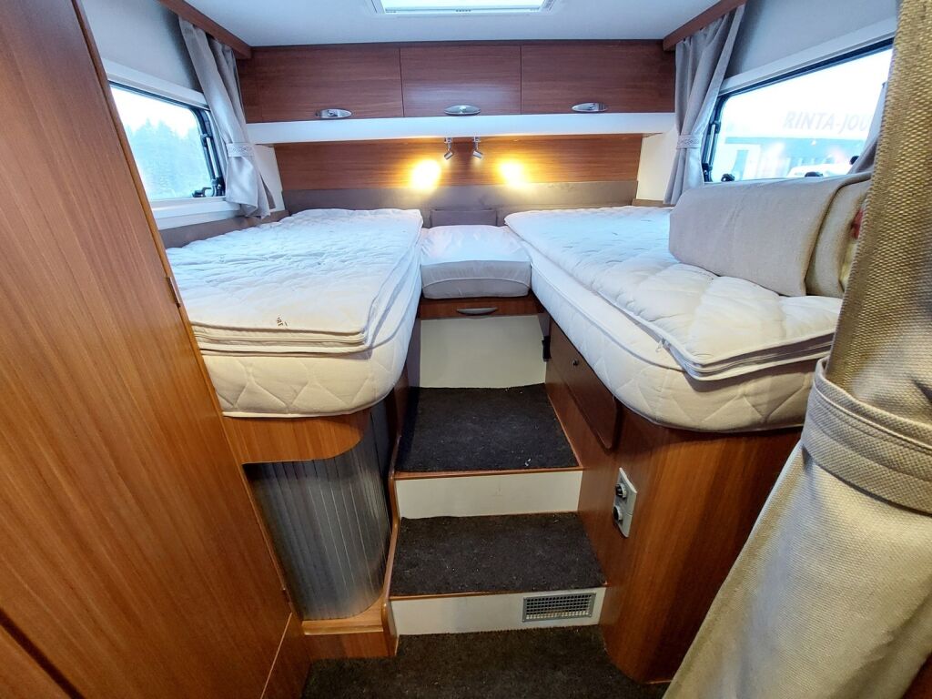 Adria Matrix Plus 680 SL 2010 Valkoinen
