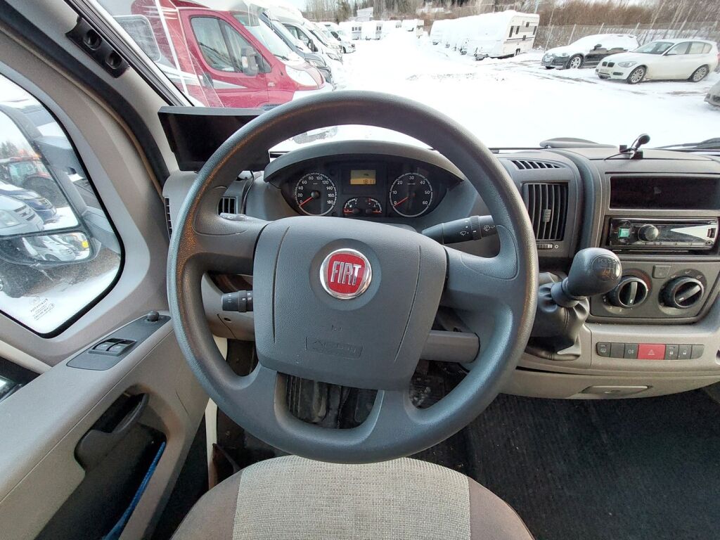 Adria Matrix Plus 680 SL 2010 Valkoinen