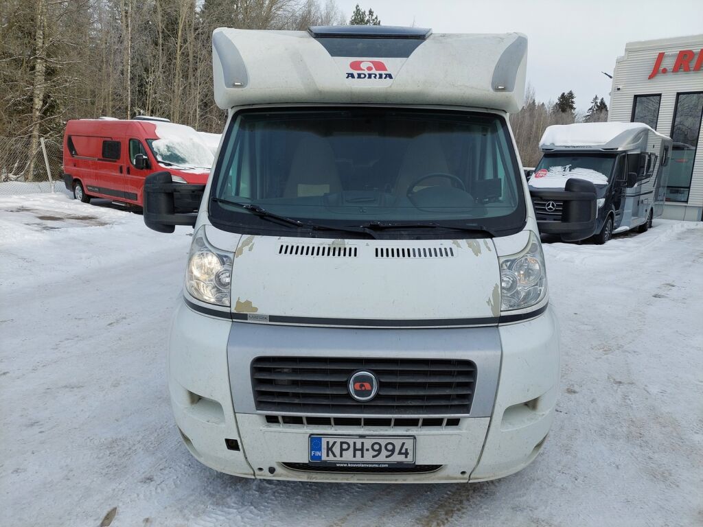 Adria Matrix Plus 680 SL 2010 Valkoinen