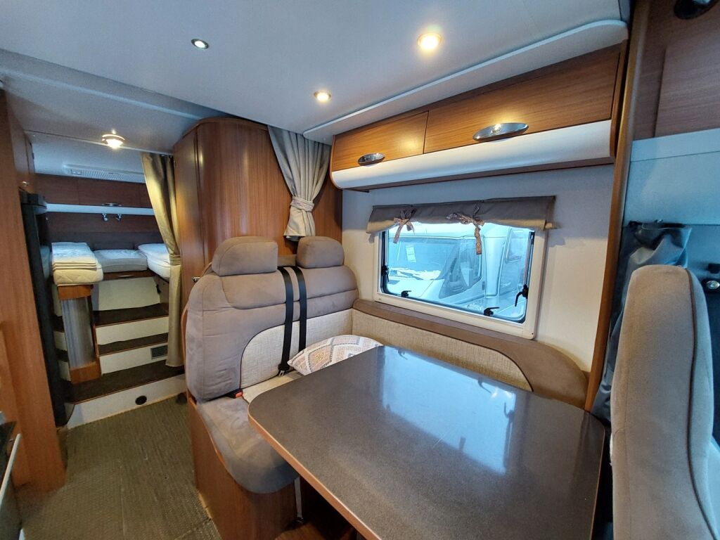 Adria Matrix Plus 680 SL 2010 Valkoinen