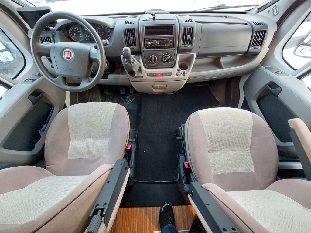 Adria Matrix Plus 680 SL 2010 Valkoinen