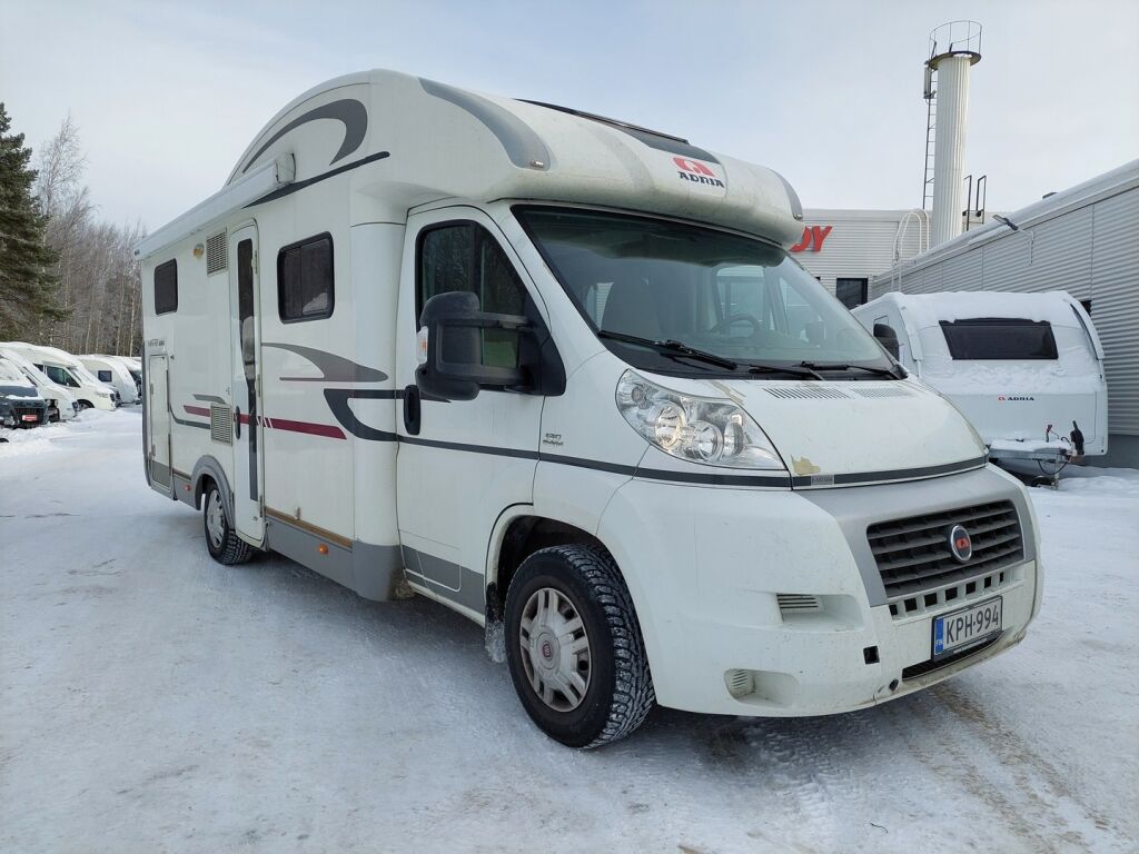 Adria Matrix Plus 680 SL 2010 Valkoinen