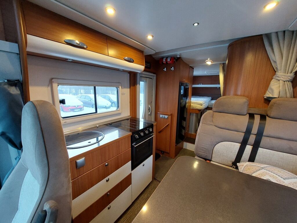 Adria Matrix Plus 680 SL 2010 Valkoinen