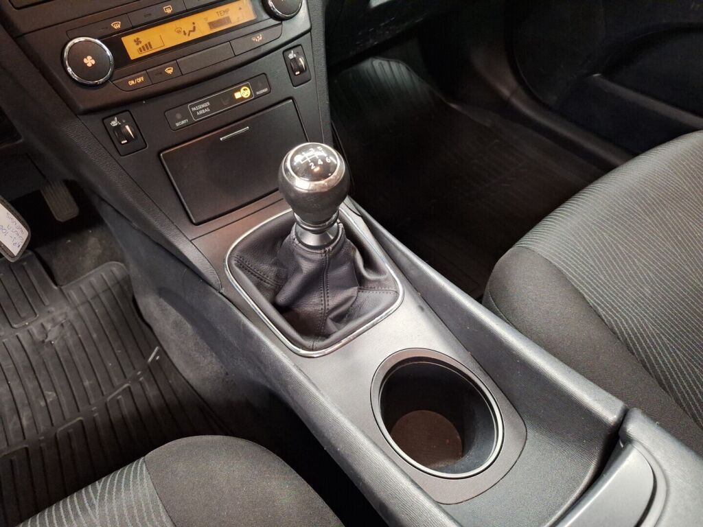 Toyota Avensis 2009 Hopea