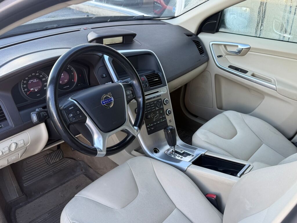 Volvo XC60 2009 Musta