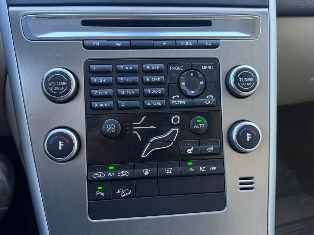 Volvo XC60 2009 Musta