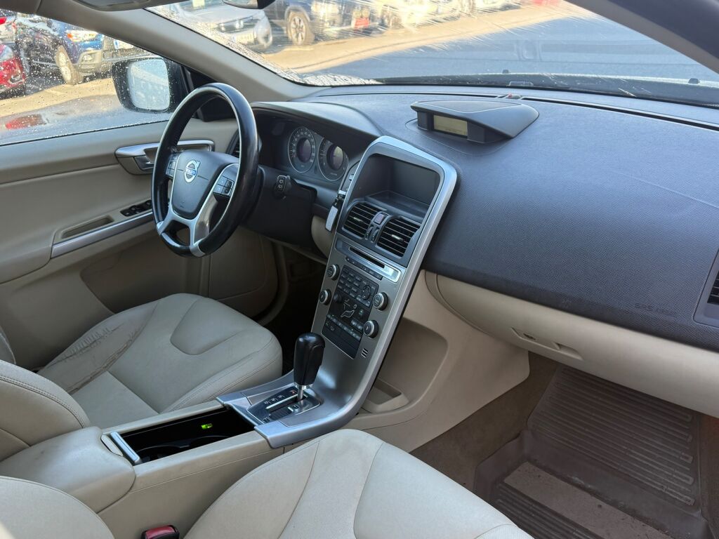 Volvo XC60 2009 Musta