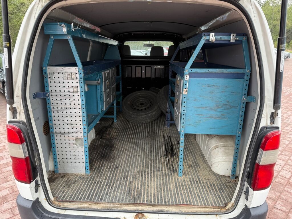 Toyota Hiace 2010 Valkoinen