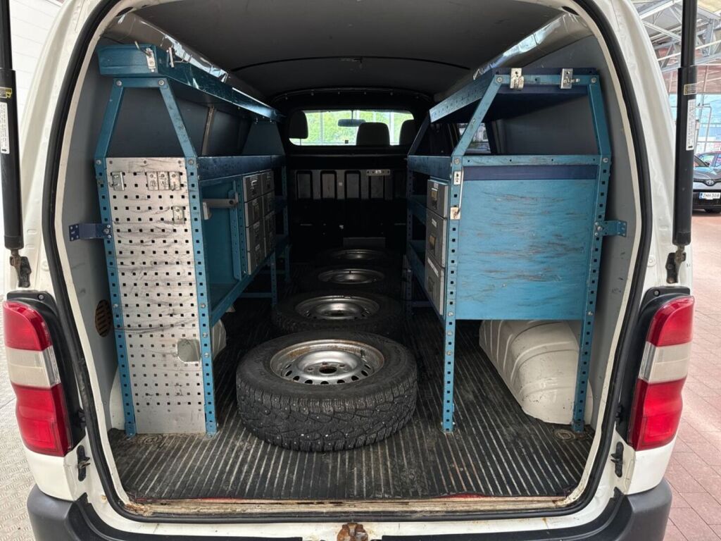 Toyota Hiace 2010 Valkoinen