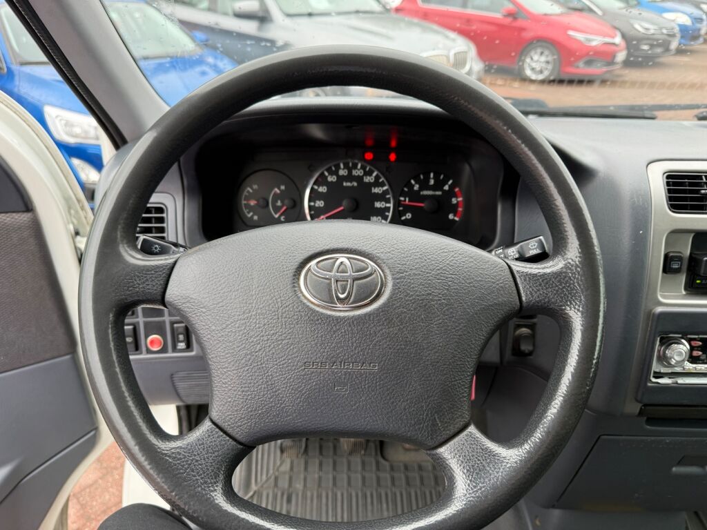 Toyota Hiace 2010 Valkoinen