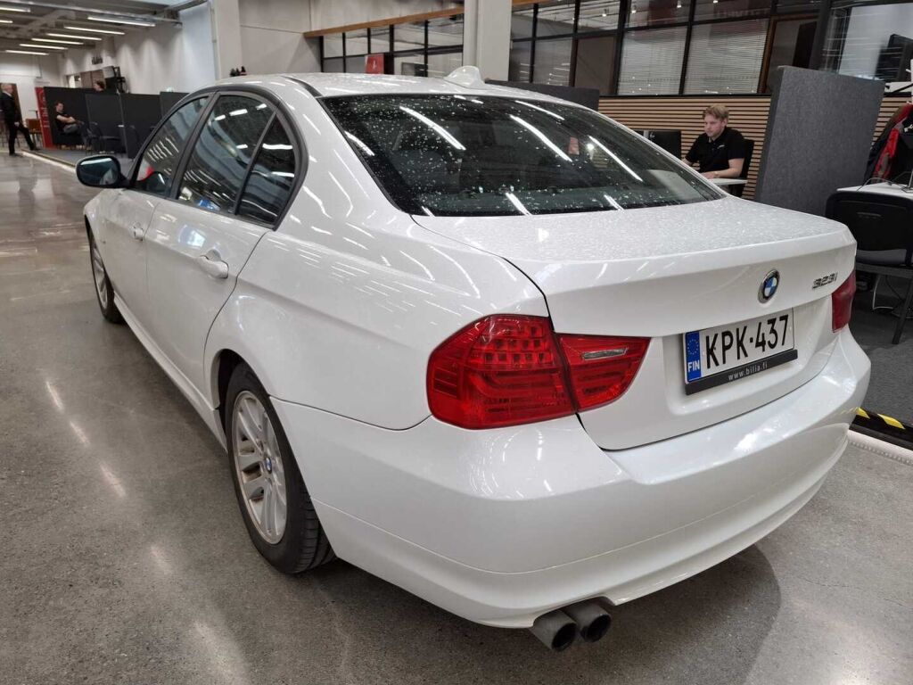 BMW 323 2009 Valkoinen