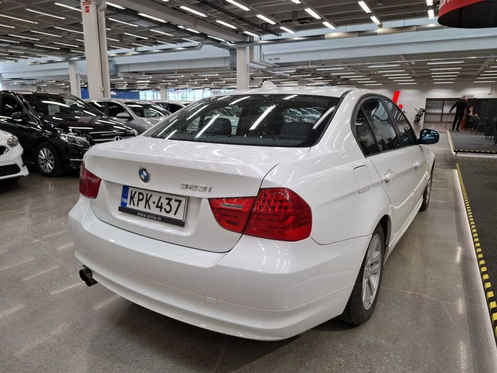 BMW 323 2009 Valkoinen