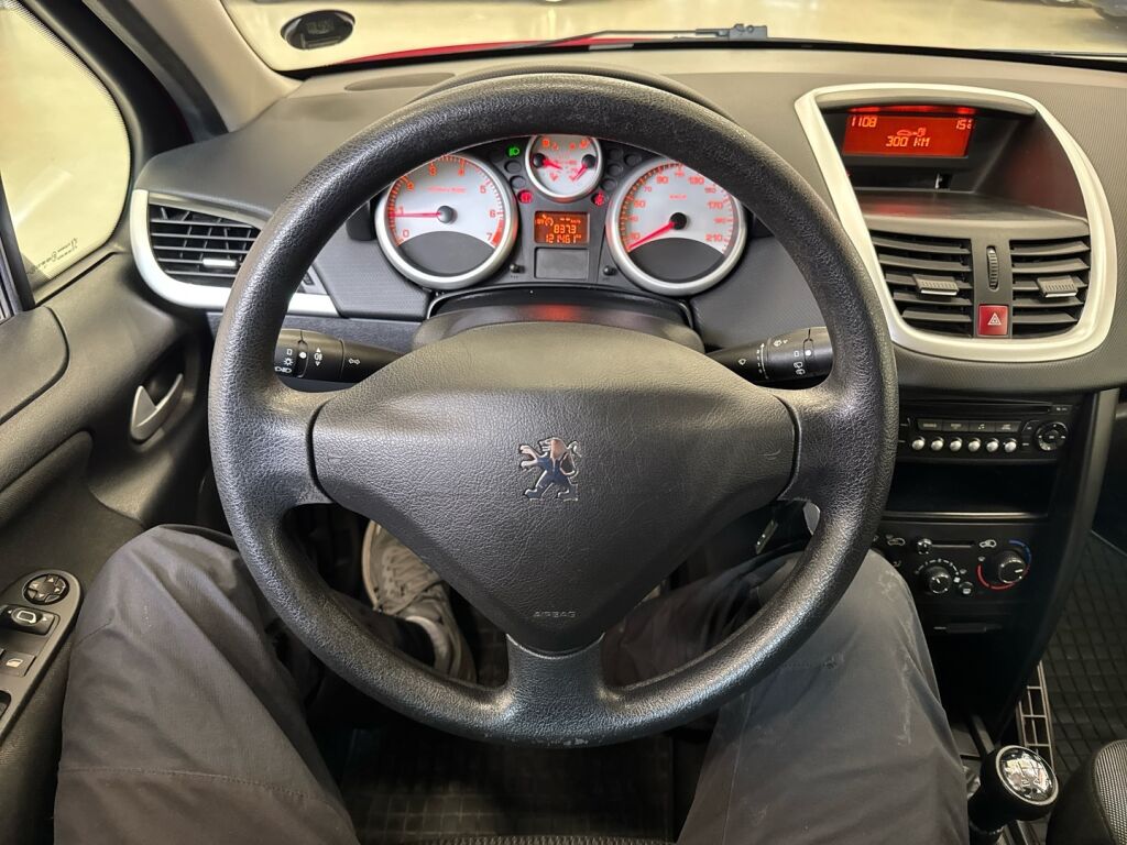 Peugeot 207 2011 Punainen