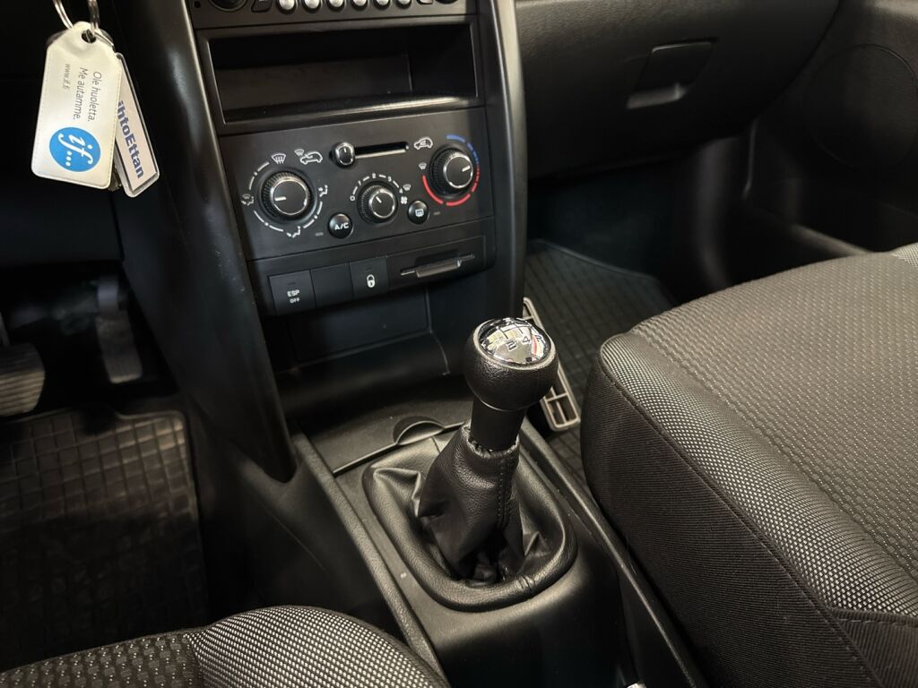 Peugeot 207 2011 Punainen