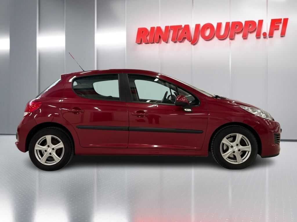 Peugeot 207 2011 Punainen
