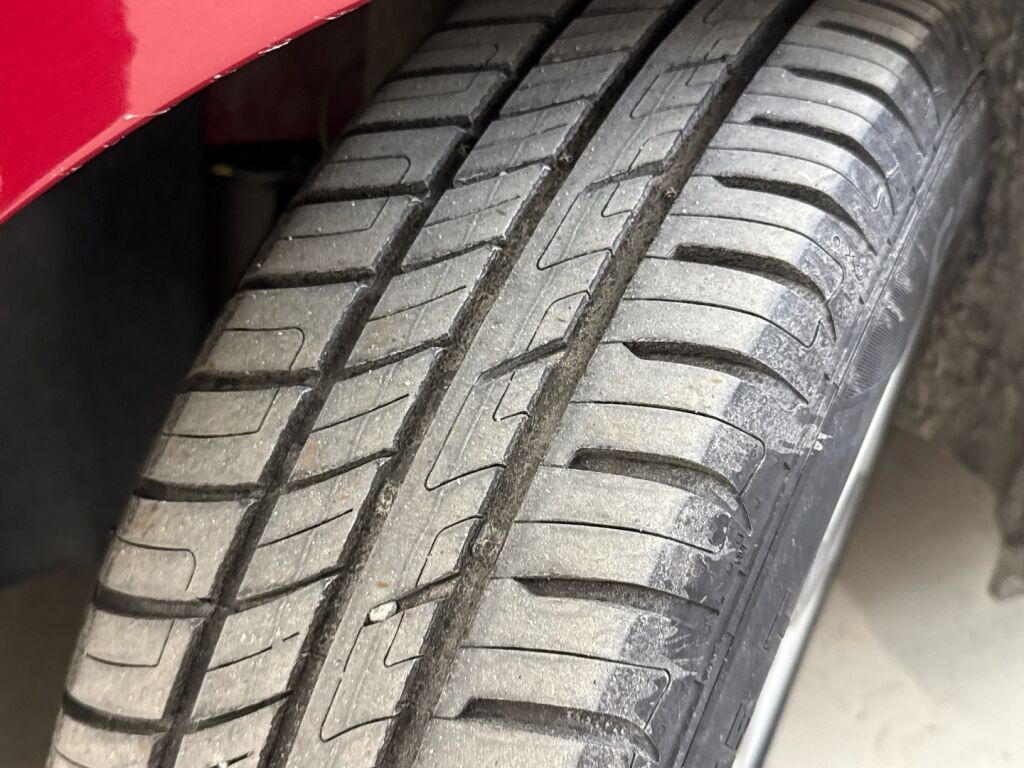 Peugeot 207 2011 Punainen