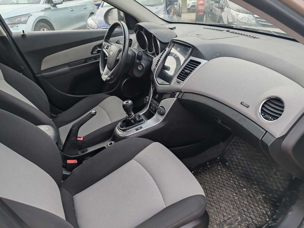 Chevrolet Cruze 2011 Ruskea (beige)