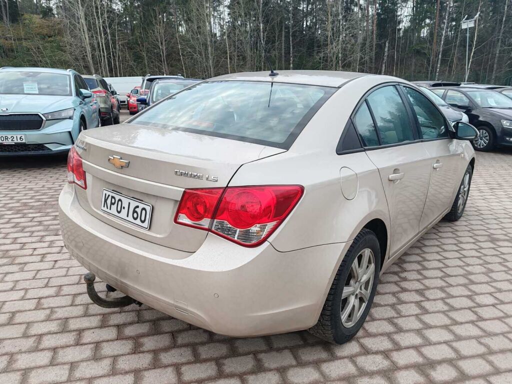 Chevrolet Cruze 2011 Ruskea (beige)