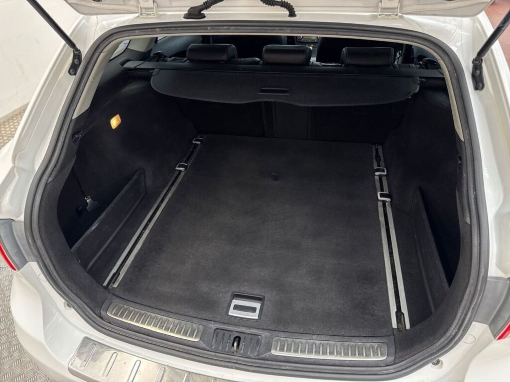 Toyota Avensis 2011 Valkoinen