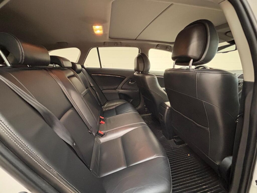 Toyota Avensis 2011 Valkoinen