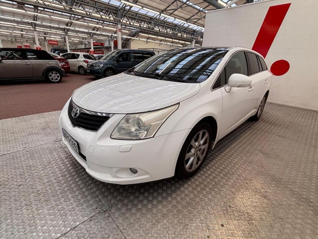 Toyota Avensis 2011 Valkoinen