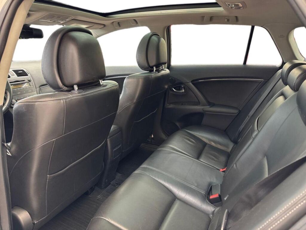 Toyota Avensis 2011 Valkoinen