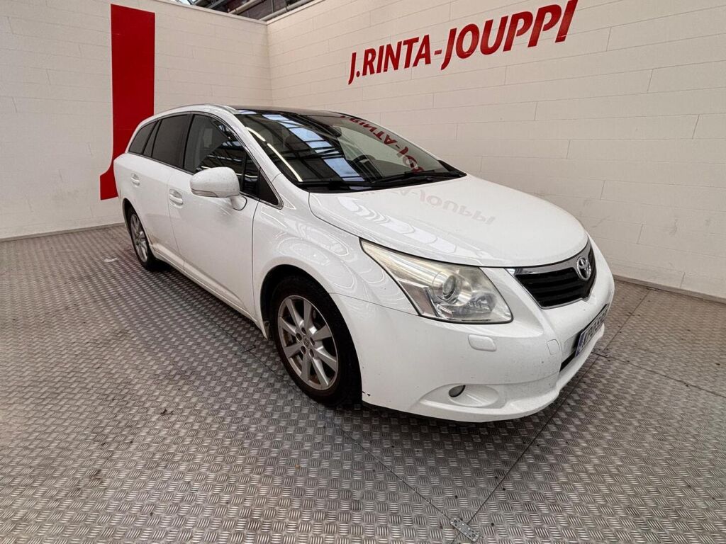 Toyota Avensis 2011 Valkoinen