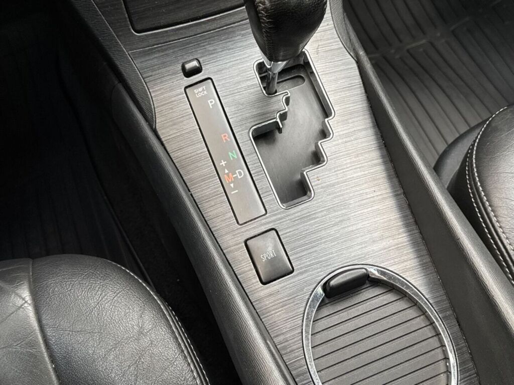Toyota Avensis 2011 Valkoinen