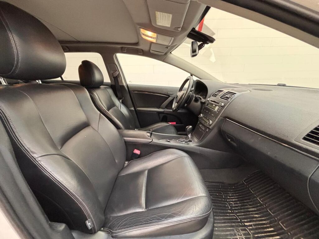 Toyota Avensis 2011 Valkoinen
