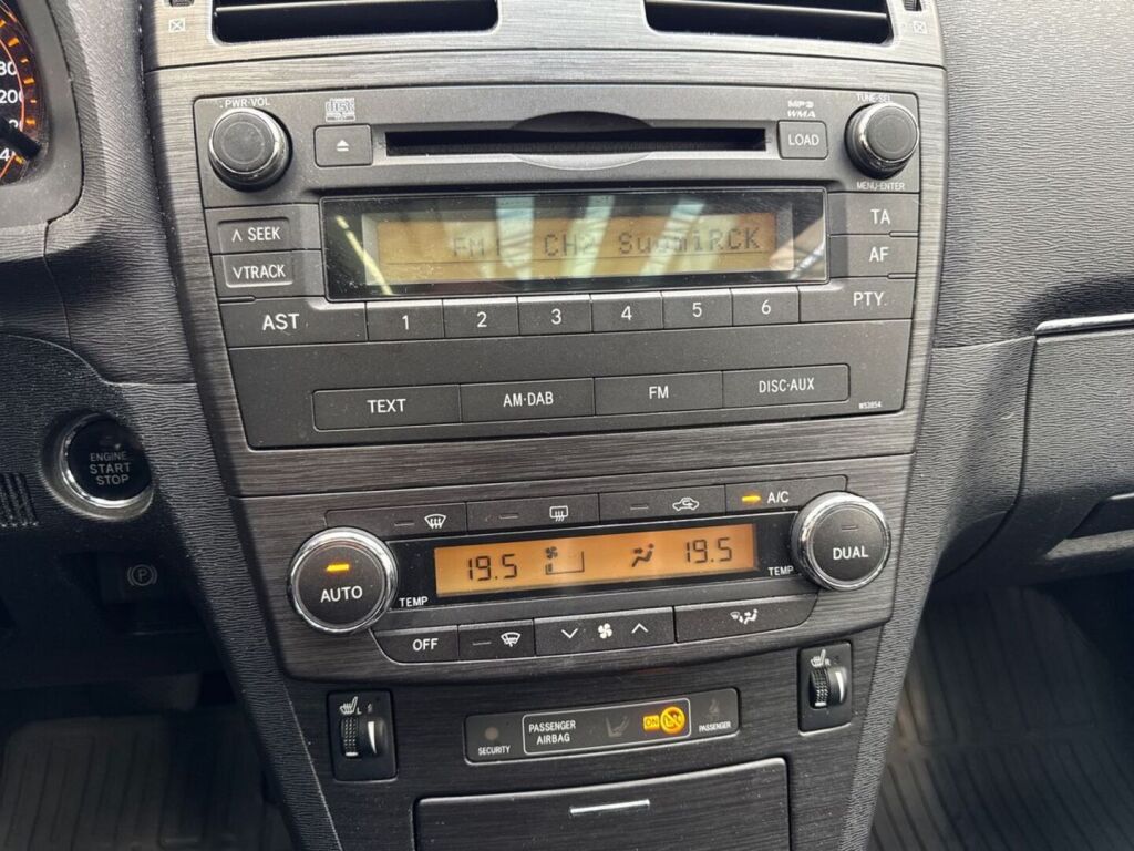 Toyota Avensis 2011 Valkoinen