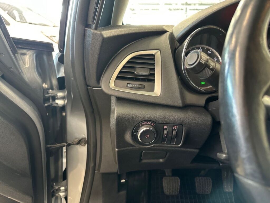 Opel Astra 2011 Harmaa