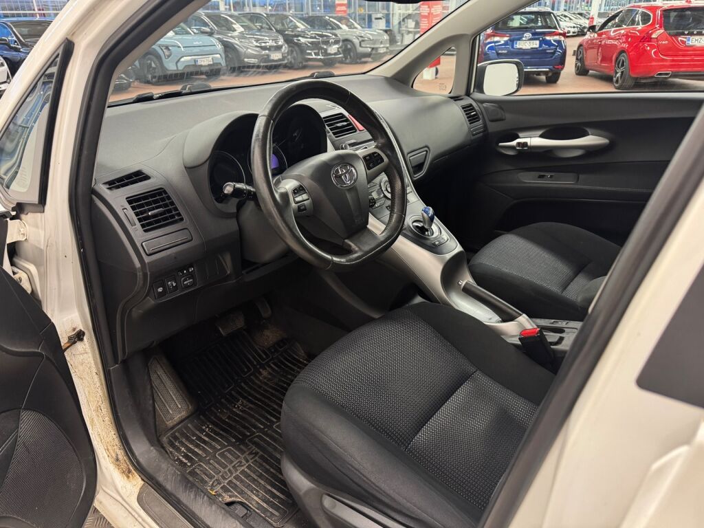 Toyota Auris 2011 Valkoinen