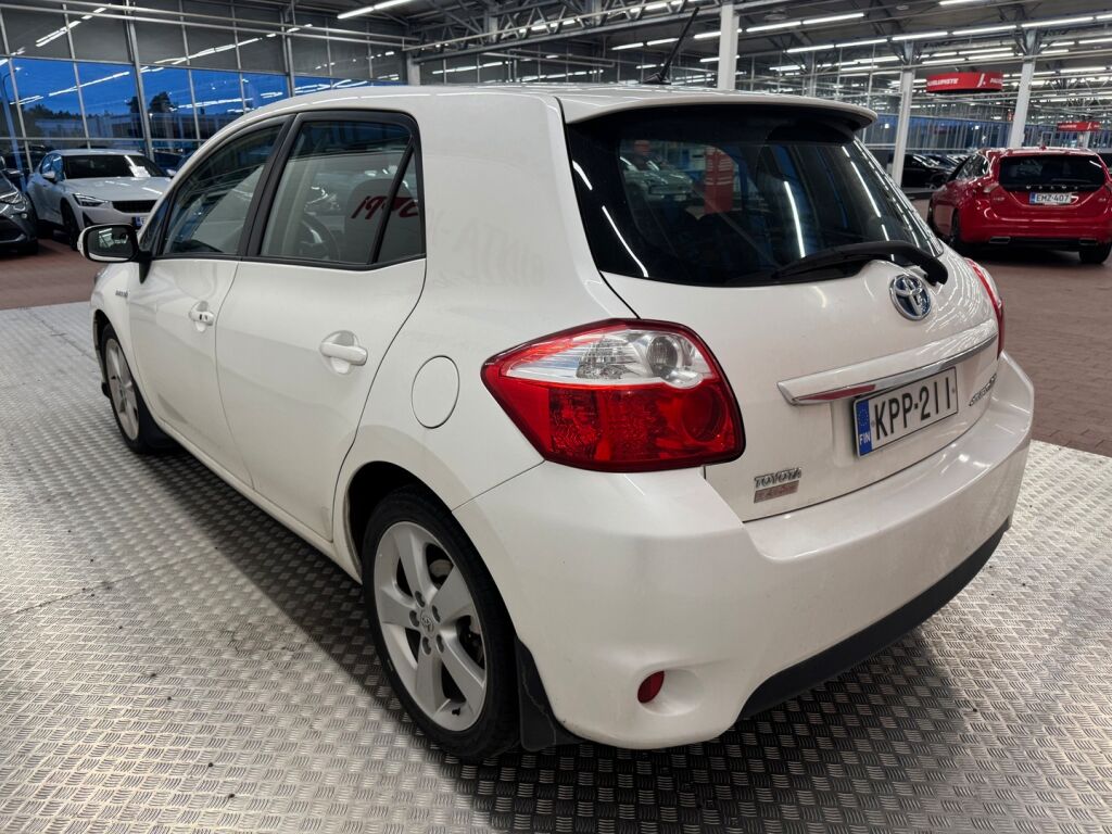 Toyota Auris 2011 Valkoinen
