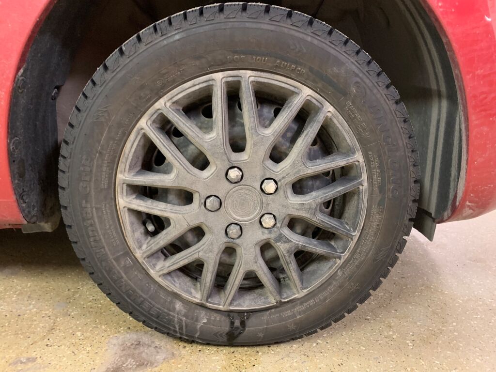 Nissan Micra 2011 Punainen