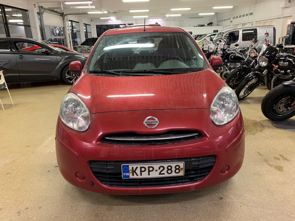 Nissan Micra 2011 Punainen