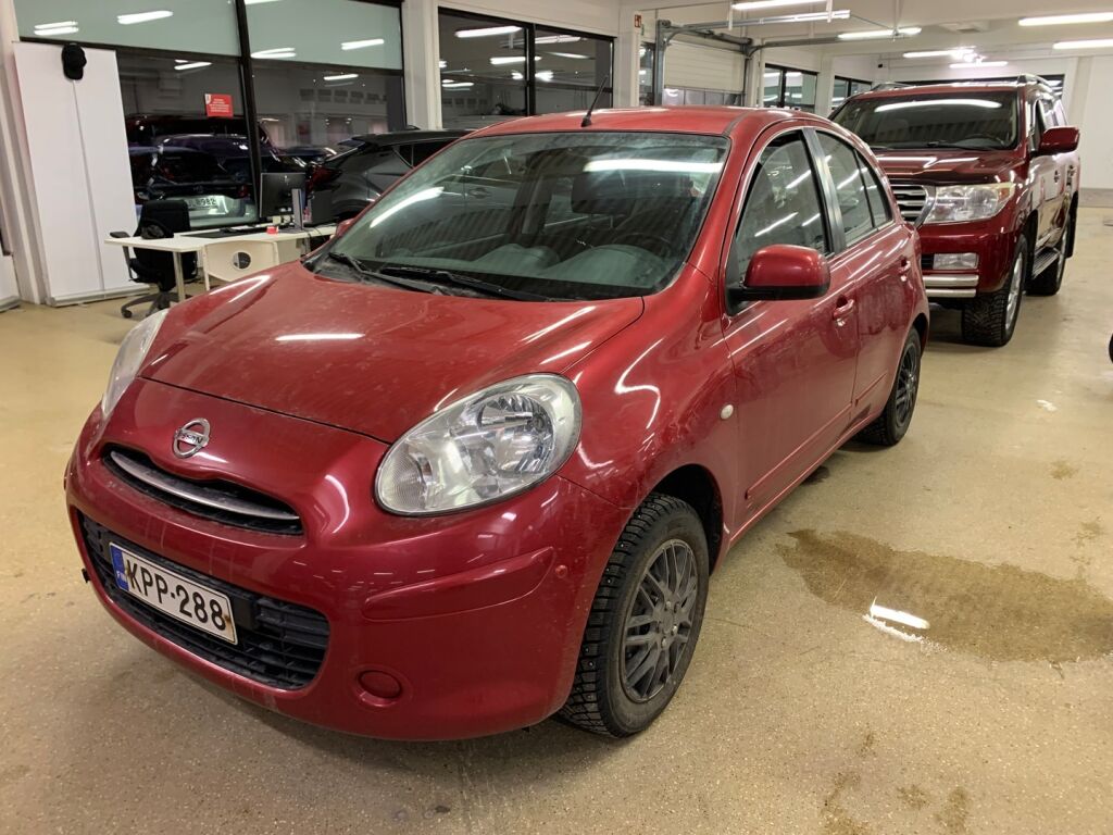 Nissan Micra 2011 Punainen