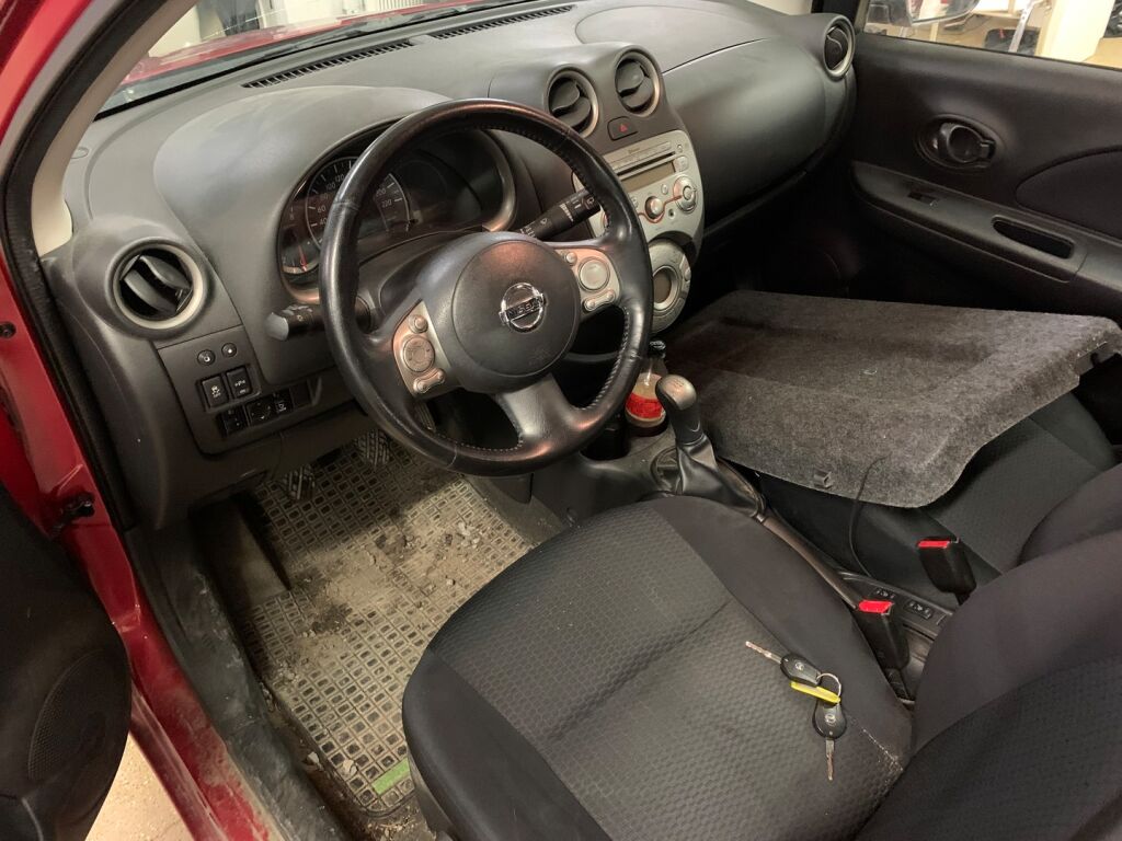 Nissan Micra 2011 Punainen